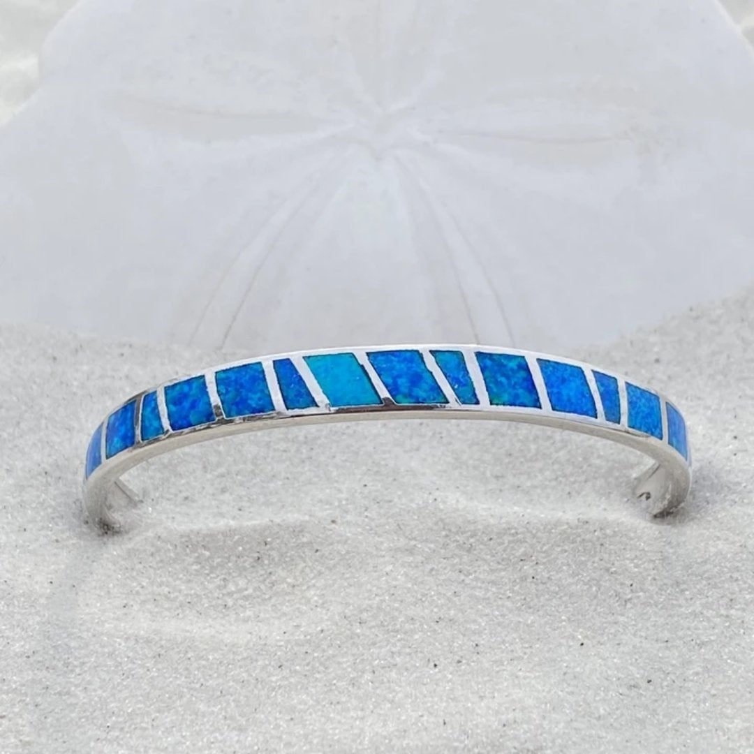Pulsera de gema de ópalo y plata pulida inspirada en el océano