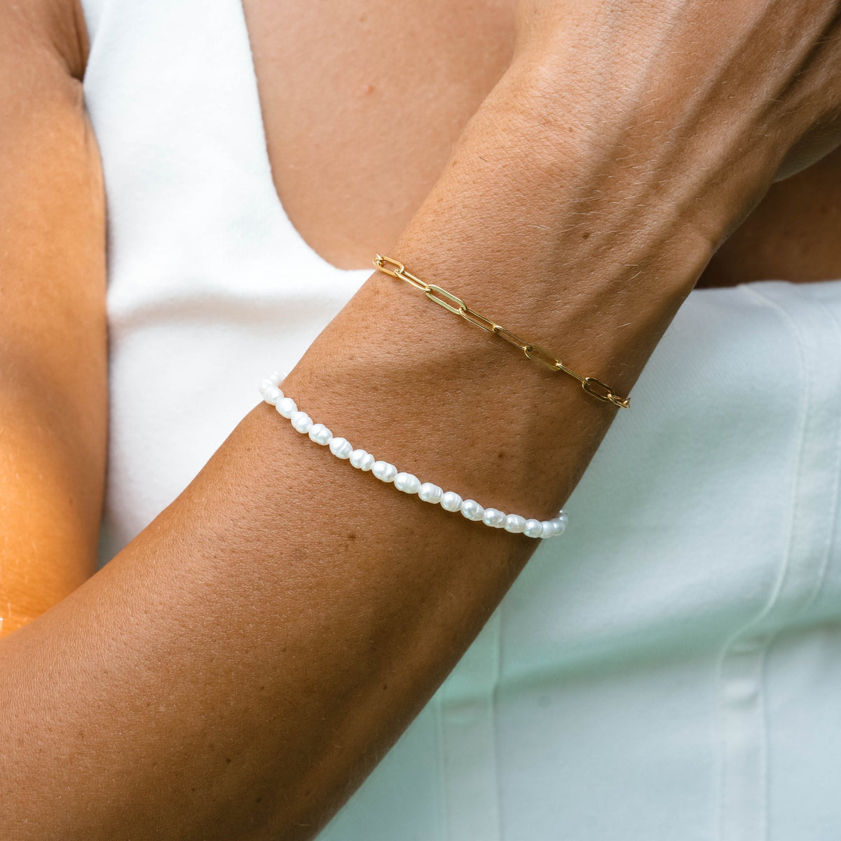 Pulsera artesanal ajustable de perlas de agua dulce, plata chapada en oro