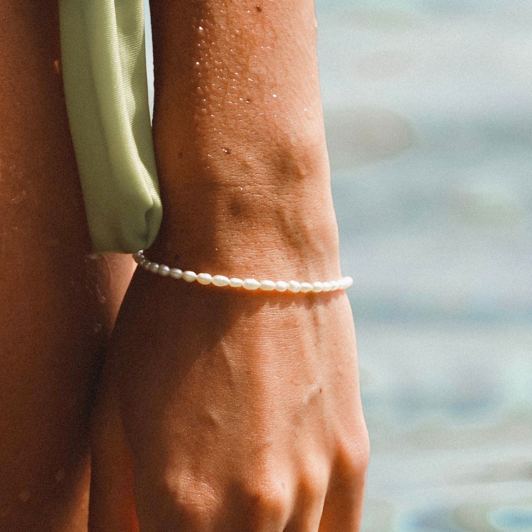 Pulsera artesanal ajustable de perlas de agua dulce, plata chapada en oro