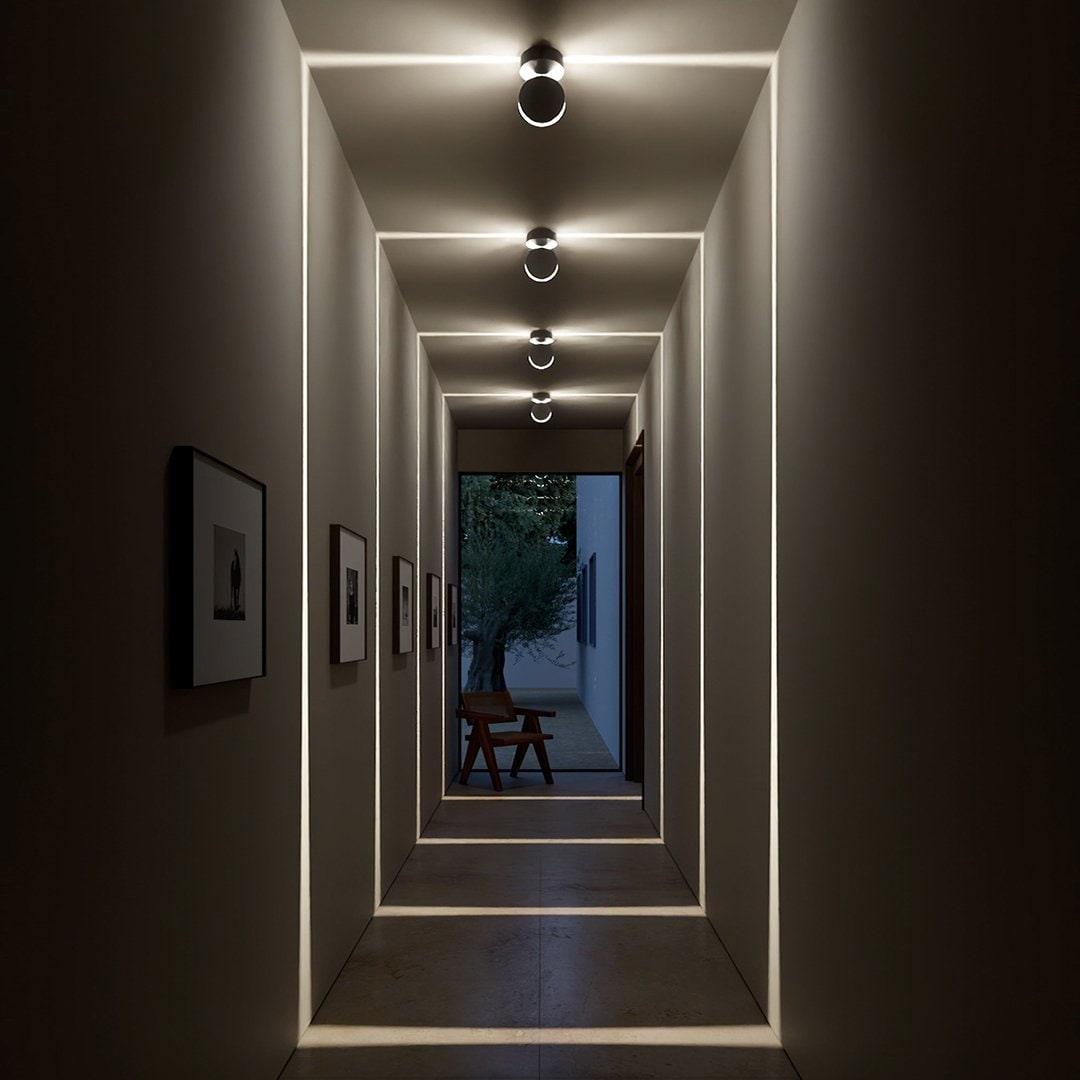 Lámpara de techo minimalista regulable con acabado mate y foco para interiores