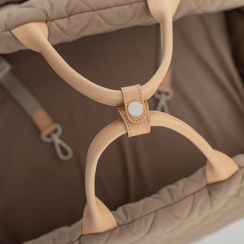 Bolso tote portamascotas de malla transpirable con asa acolchada