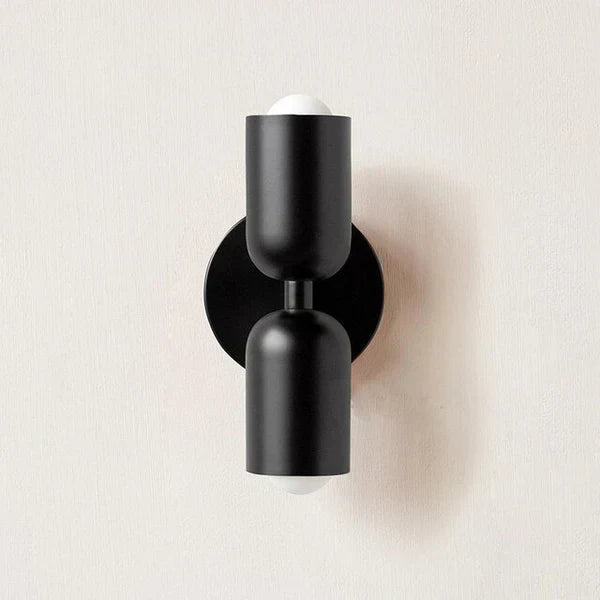 Lámpara de pared de resina y metal con dos cabezales ajustables