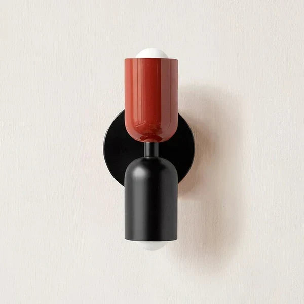 Lámpara de pared de resina y metal con dos cabezales ajustables