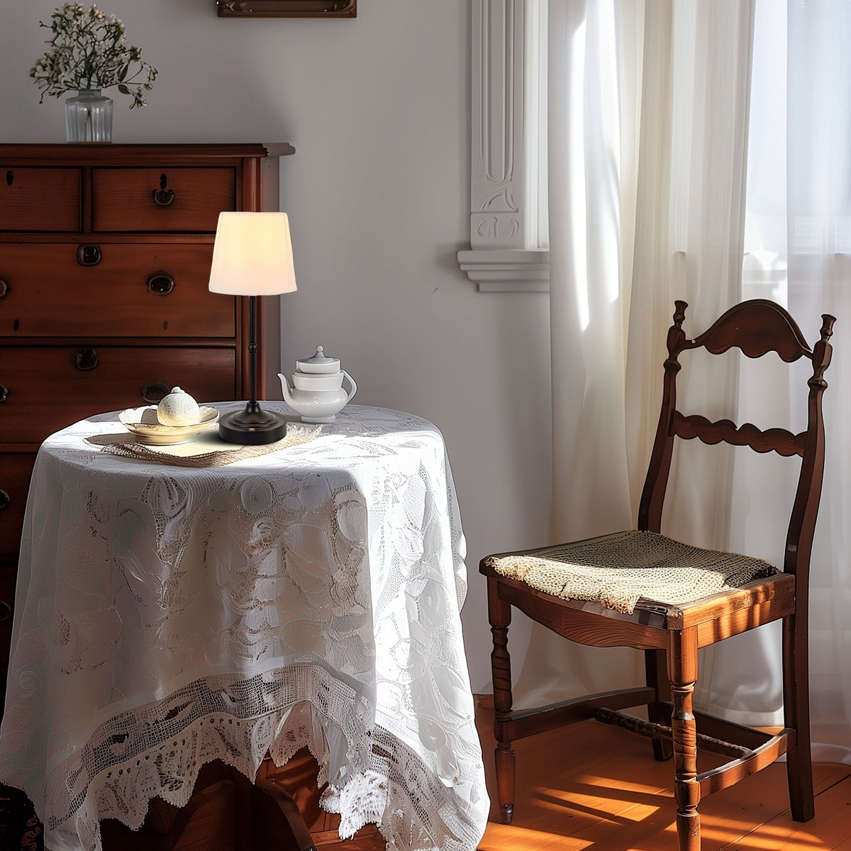 Lámpara de mesa inalámbrica recargable con pantalla de tela, metal cepillado y control táctil
