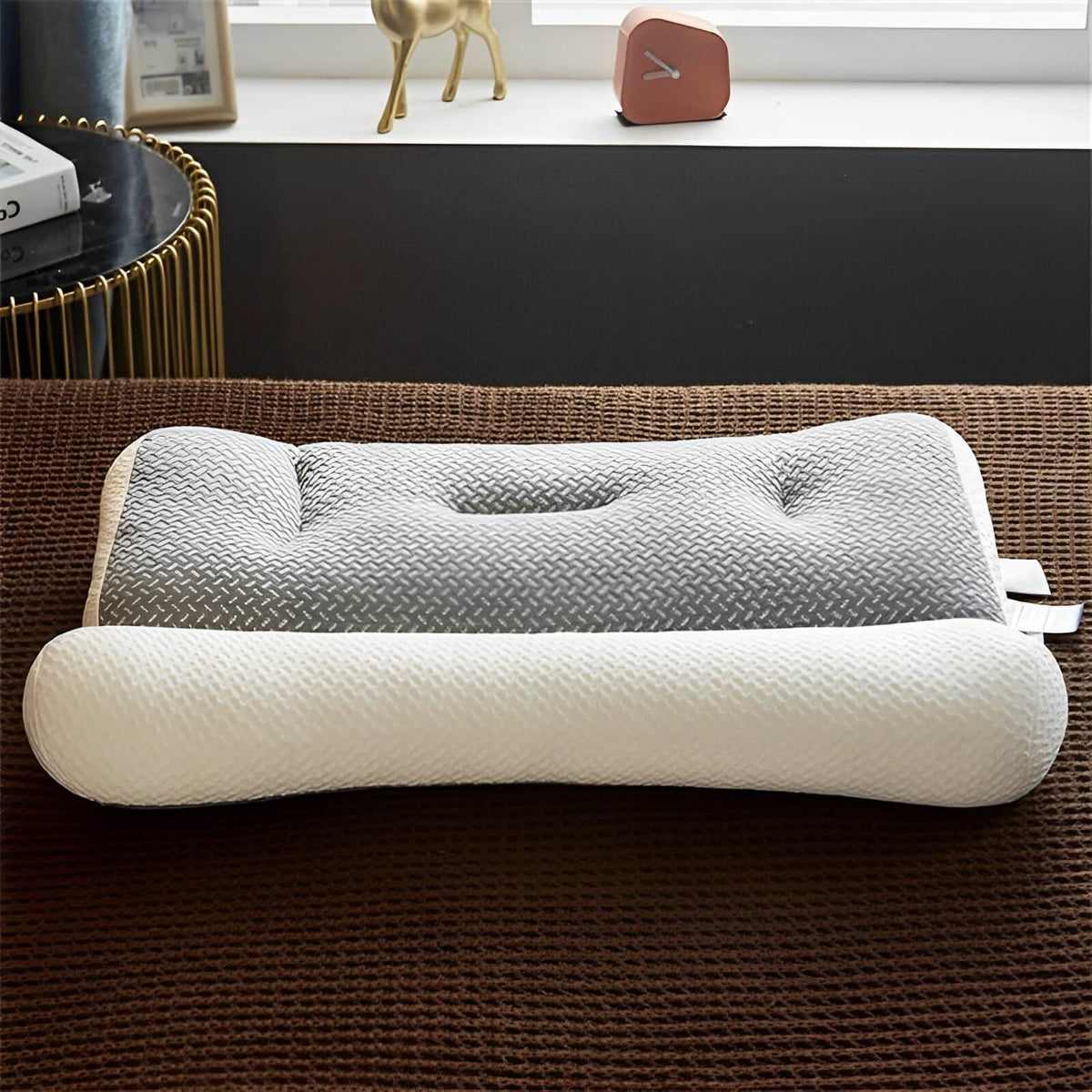 Almohada ortopédica contorneada de espuma viscoelástica transpirable e hipoalergénica para soporte cervical