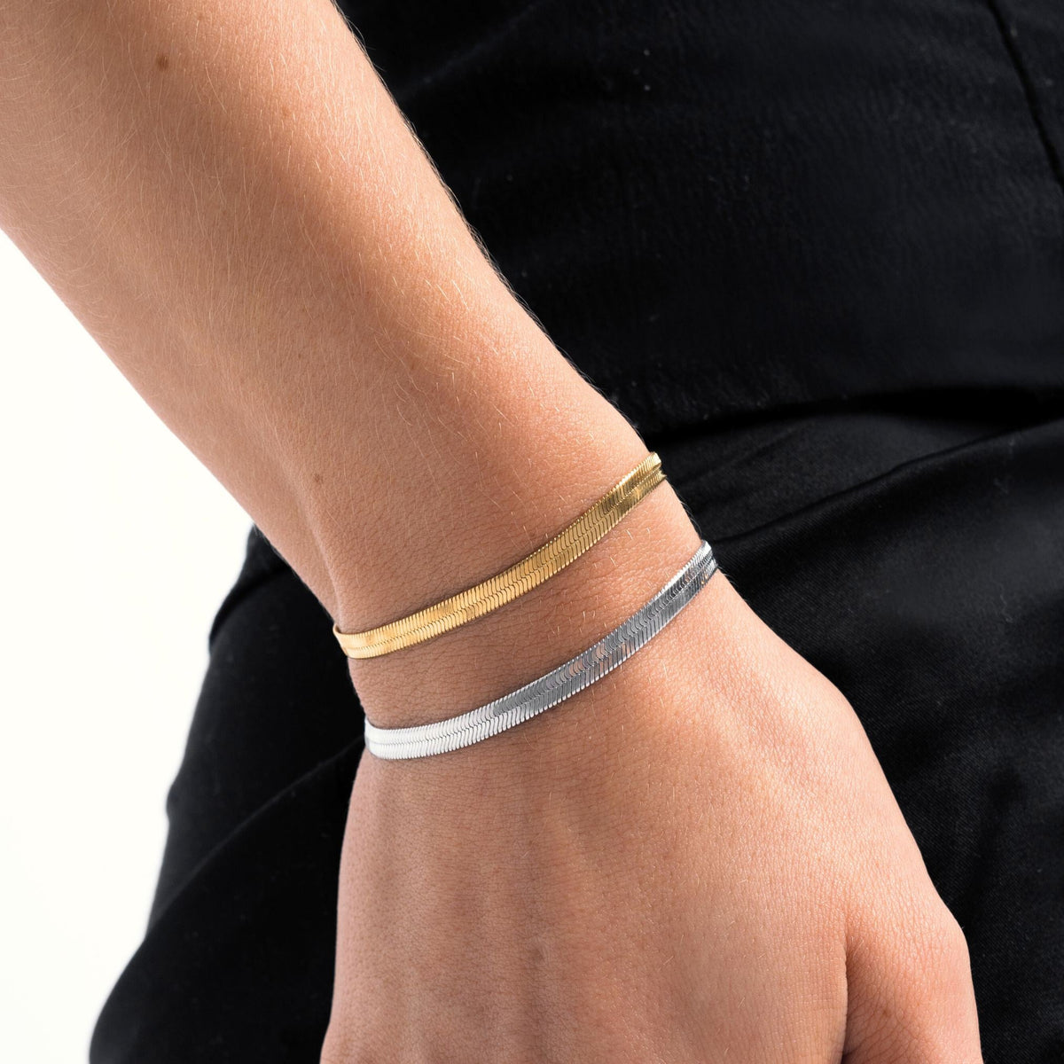 Pulsera ajustable de cadena de plata chapada en oro con diseño de espiga