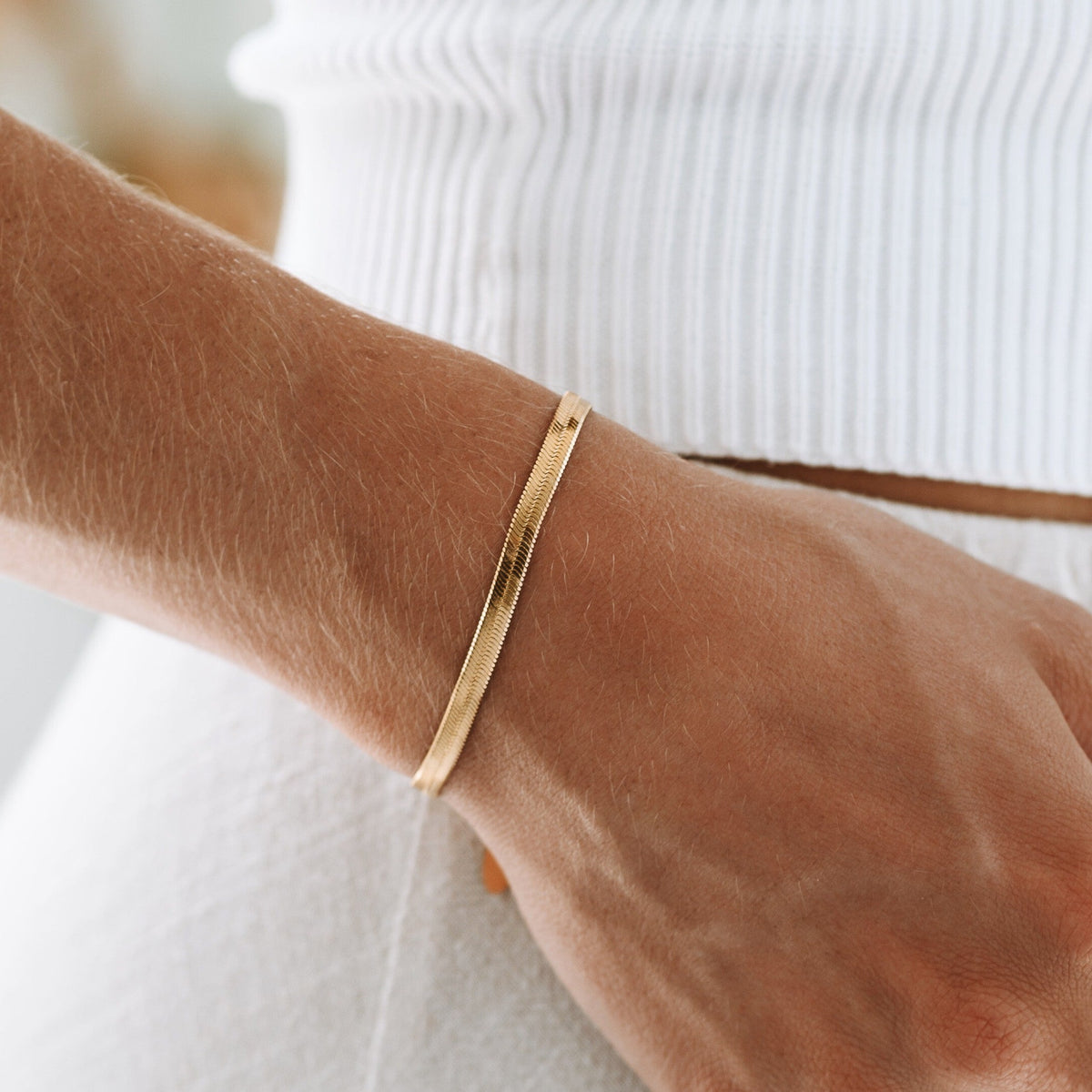 Pulsera ajustable de cadena de plata chapada en oro con diseño de espiga