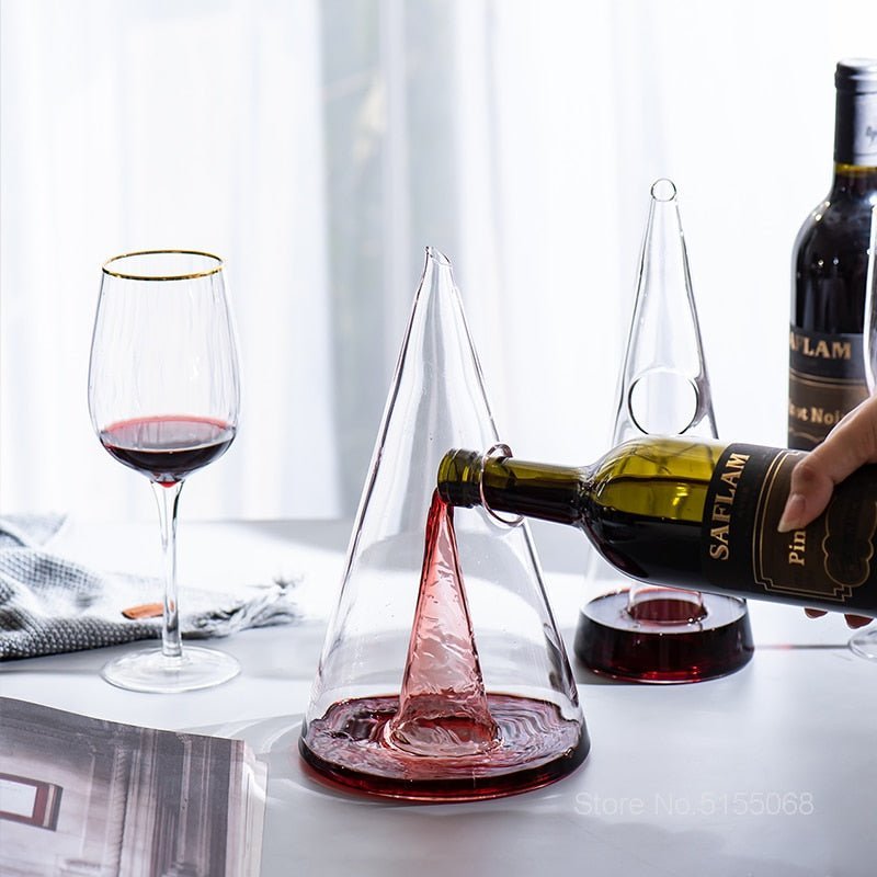 Jarra decantadora de vino de vidrio cónica y elegante