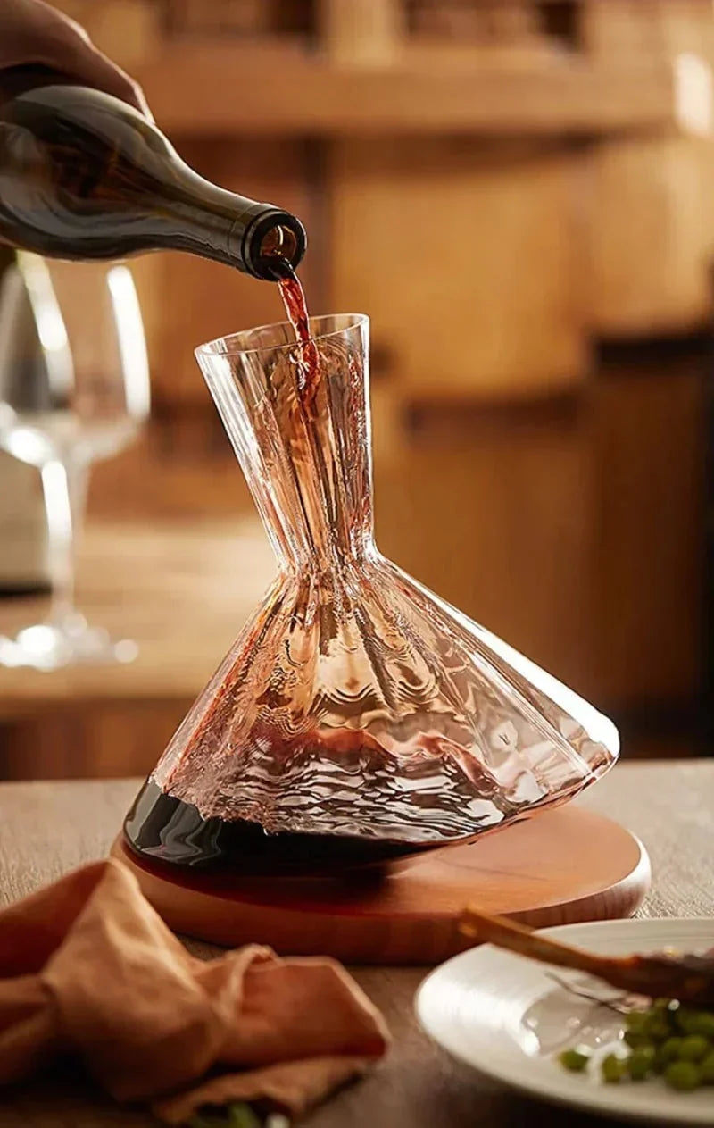 Decantador de vino de vidrio angular giratorio con base de madera