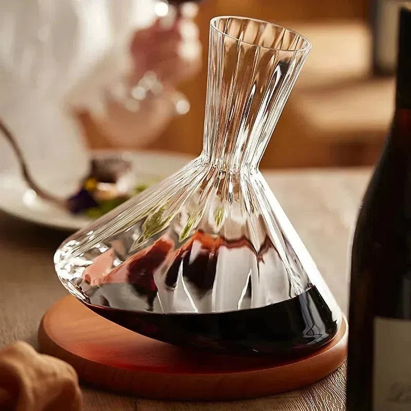 Decantador de vino de vidrio angular giratorio con base de madera
