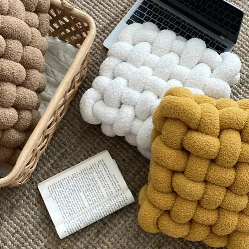 Cojín decorativo suave de felpa con forma de nudo nórdico