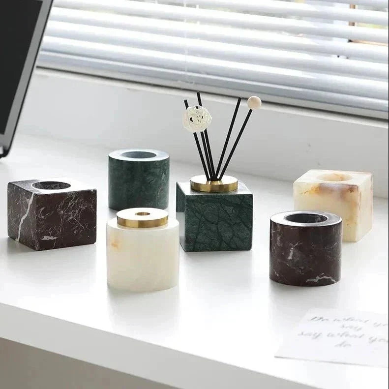 Jarrón escultórico minimalista de mármol natural hecho a mano, con difusor de aromas