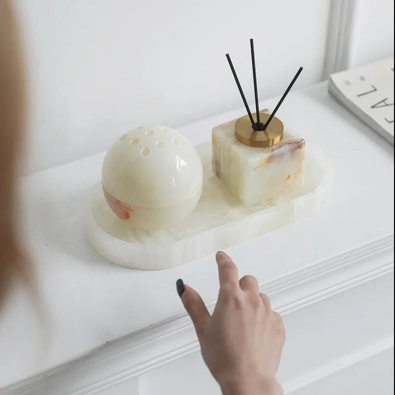 Jarrón escultórico minimalista de mármol natural hecho a mano, con difusor de aromas
