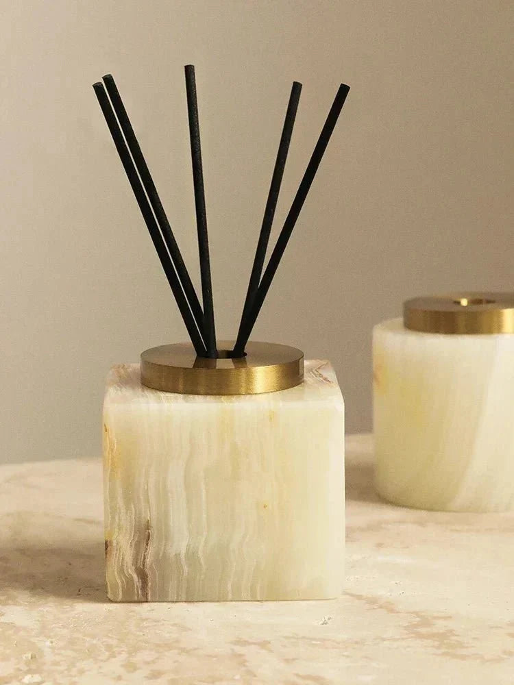 Jarrón escultórico minimalista de mármol natural hecho a mano, con difusor de aromas