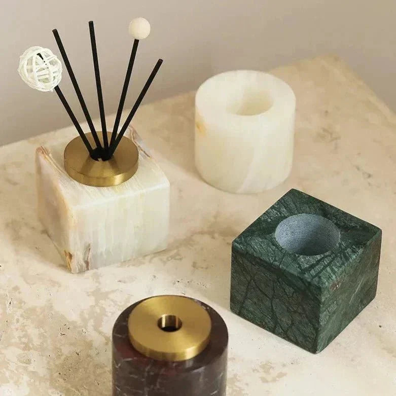Jarrón escultórico minimalista de mármol natural hecho a mano, con difusor de aromas