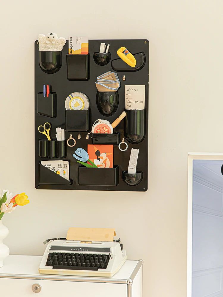 Organizador de almacenamiento de pared de plástico con múltiples bolsillos, ganchos y clips