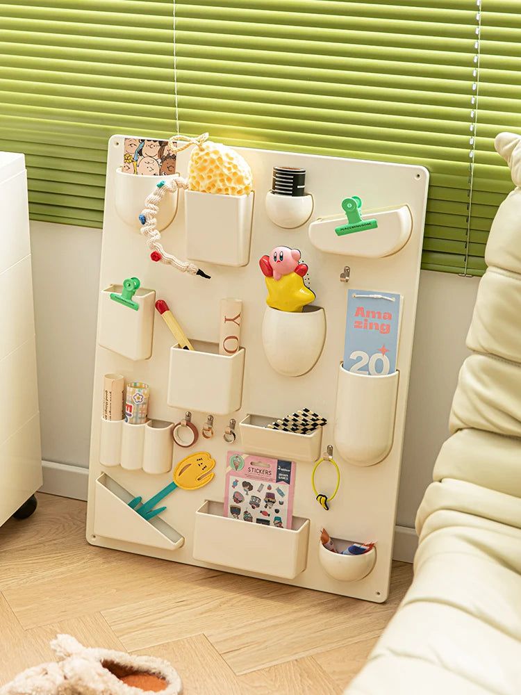 Organizador de almacenamiento de pared de plástico con múltiples bolsillos, ganchos y clips