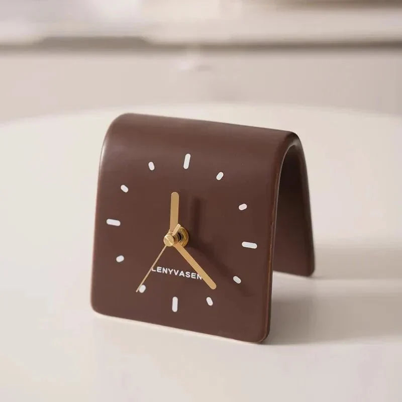Reloj de mesa de cuarzo silencioso de cerámica con silueta arqueada