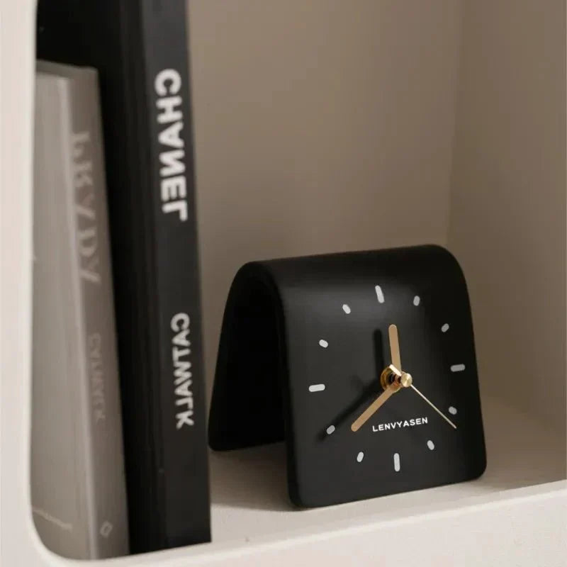 Reloj de mesa de cuarzo silencioso de cerámica con silueta arqueada