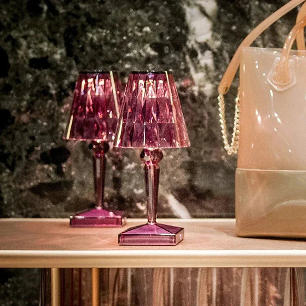 Lámpara de mesa recargable de acrílico con efecto de cristal escultórico
