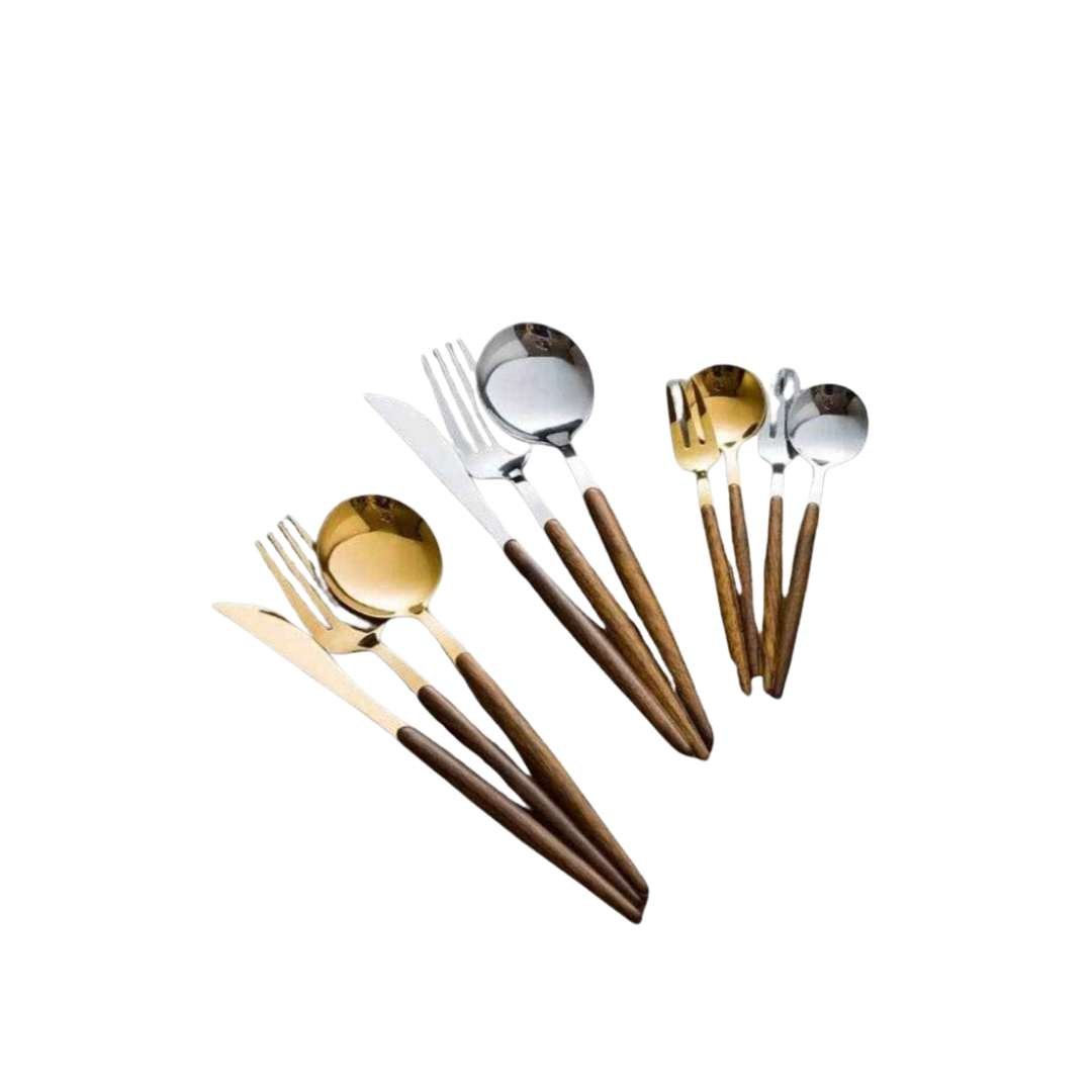 Juego de cubiertos de acero inoxidable pulido con mango decorativo de madera