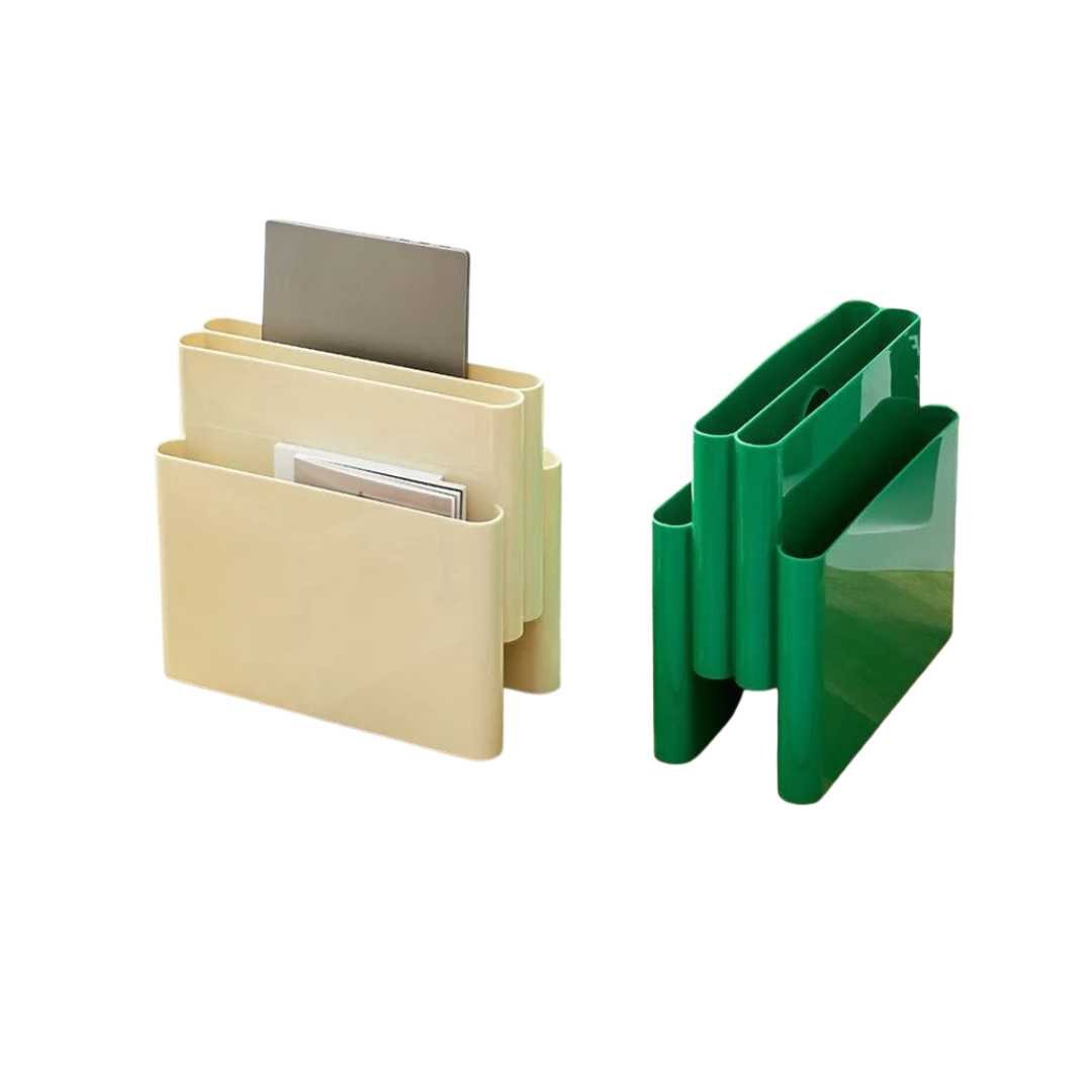 Organizador compacto de plástico resistente para revistas, con múltiples compartimentos