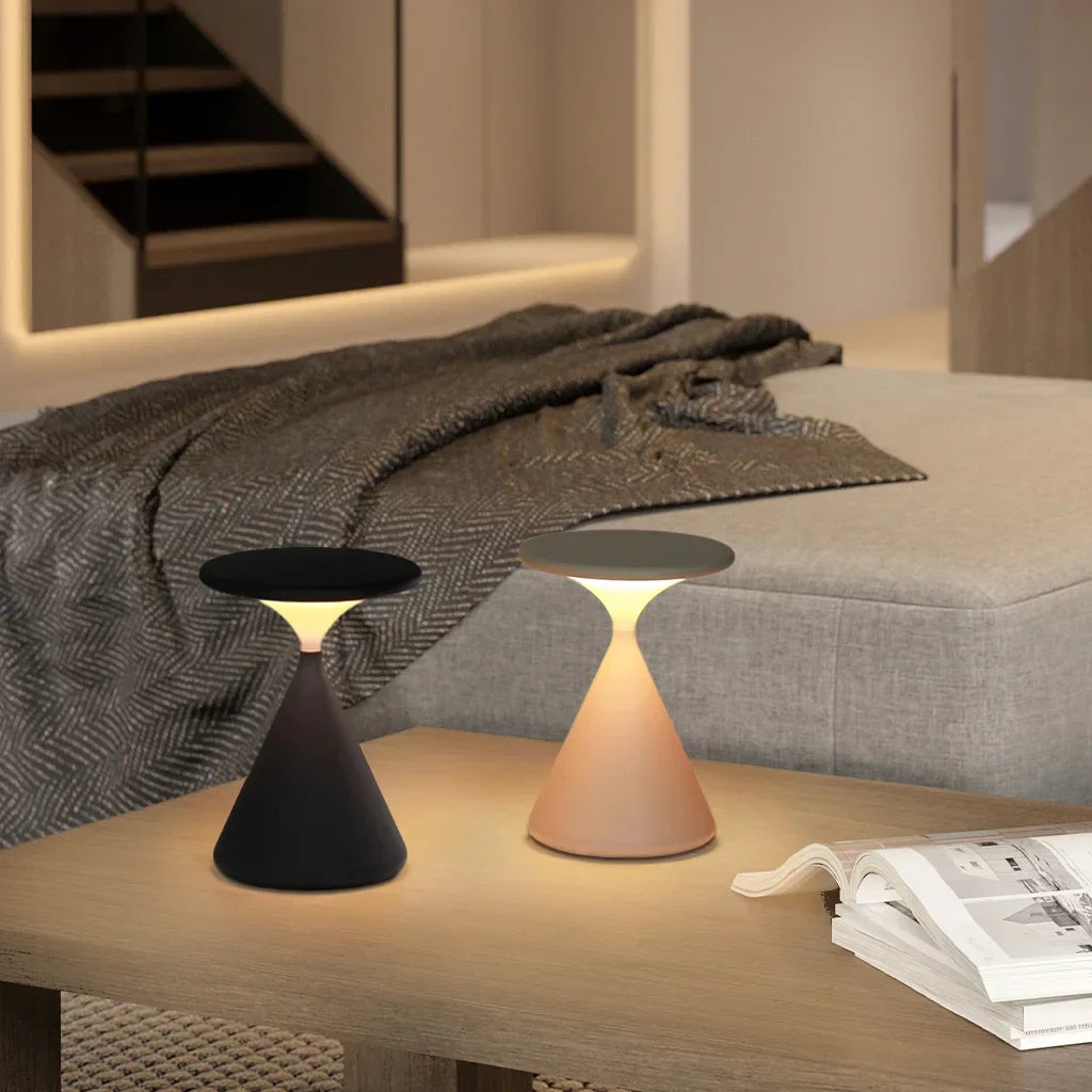 Lámpara de mesa minimalista inalámbrica recargable y regulable con diseño escultórico de reloj de arena