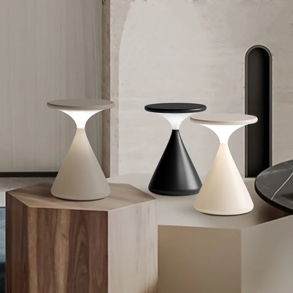 Lámpara de mesa minimalista inalámbrica recargable y regulable con diseño escultórico de reloj de arena