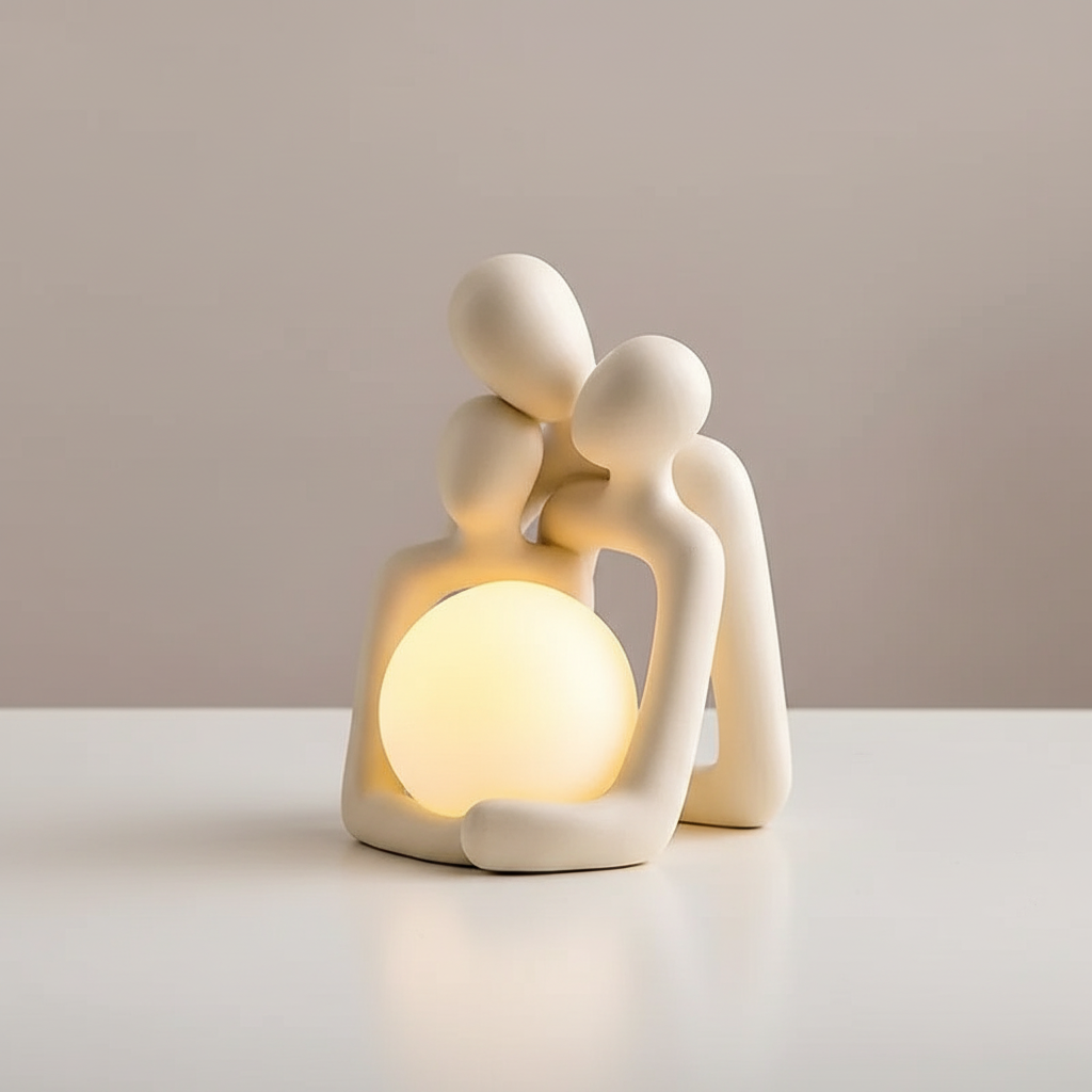Lámpara de mesa escultórica de cerámica mate con forma esférica y luz indirecta