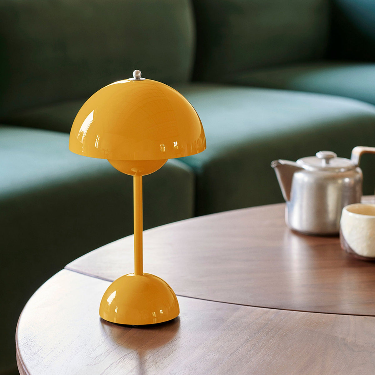 Lámpara de mesa inalámbrica recargable y regulable con forma de esfera