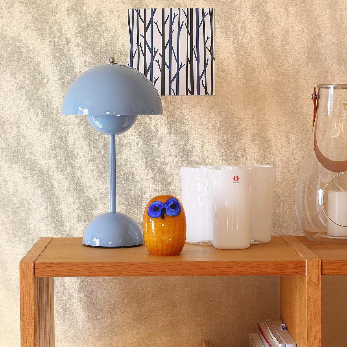 Lámpara de mesa inalámbrica recargable y regulable con forma de esfera