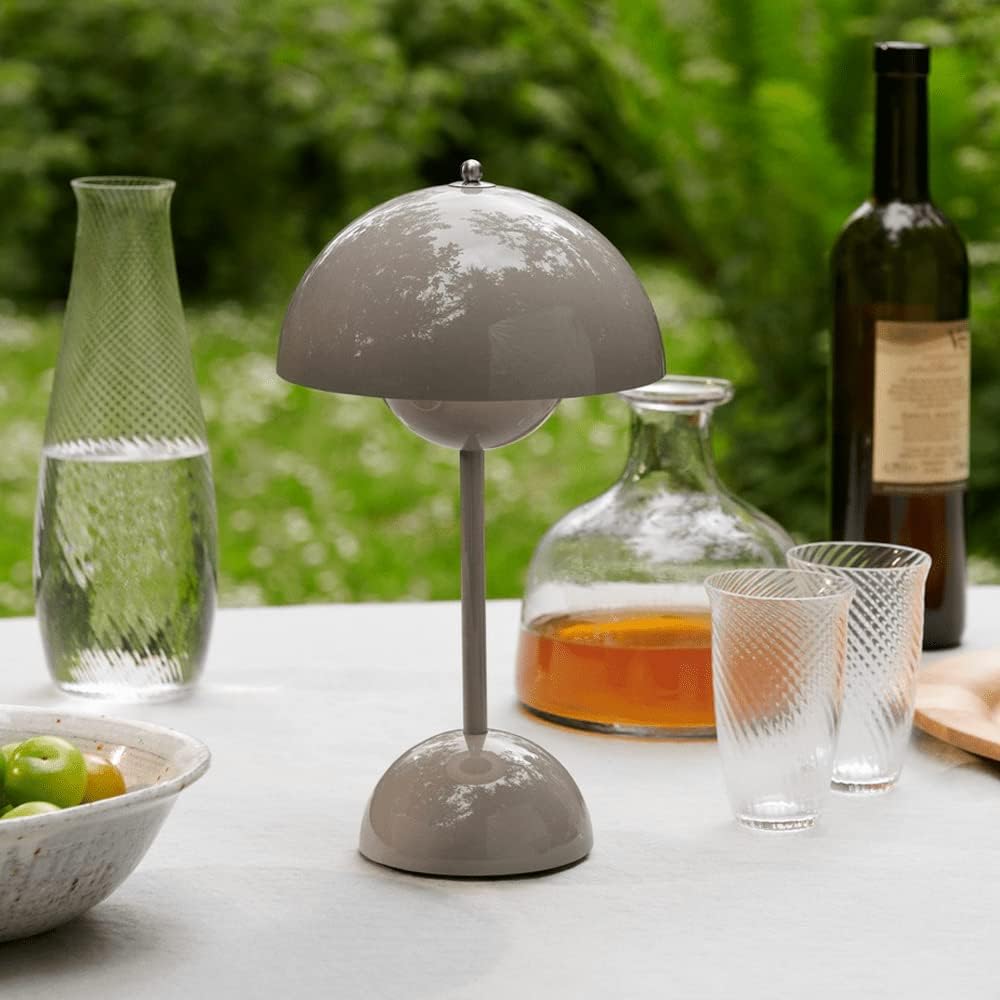 Lámpara de mesa inalámbrica recargable y regulable con forma de esfera