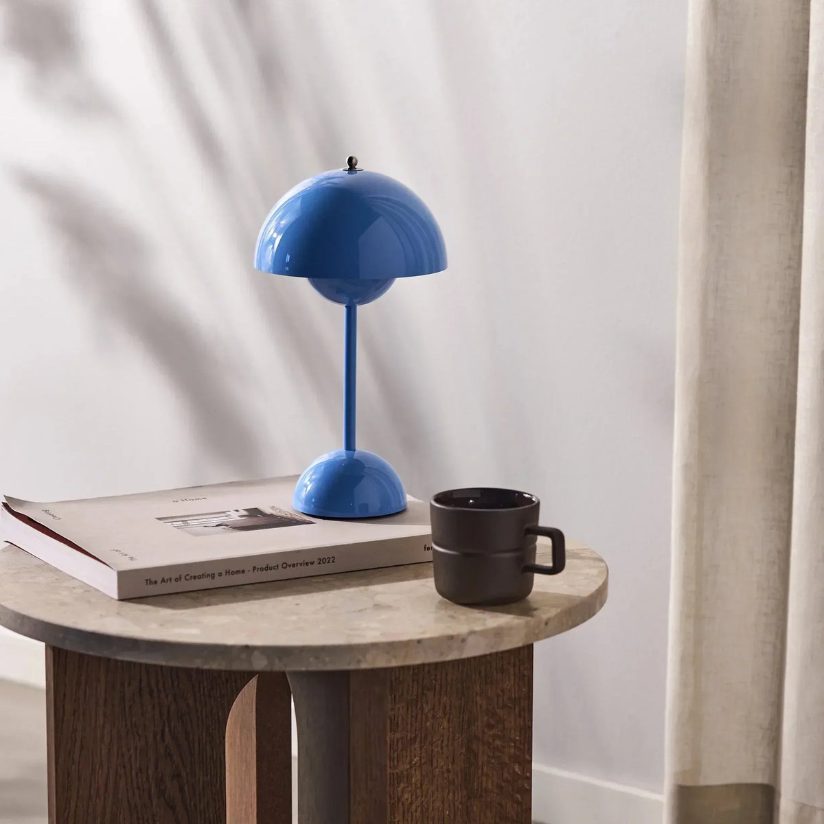 Lámpara de mesa inalámbrica recargable y regulable con forma de esfera