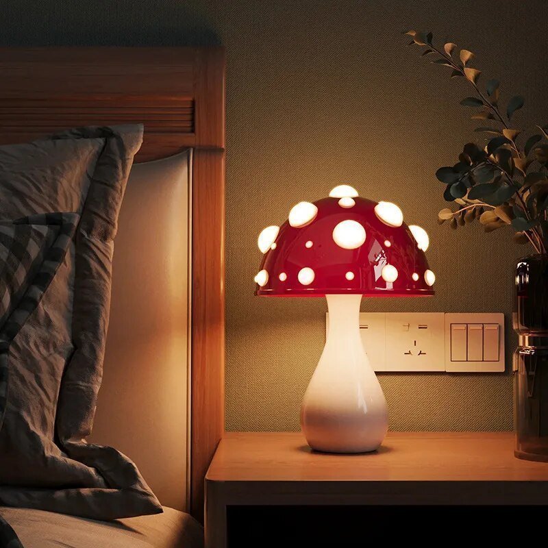 Lámpara de mesa escultórica con forma de cúpula de hongo amanita, recargable y regulable