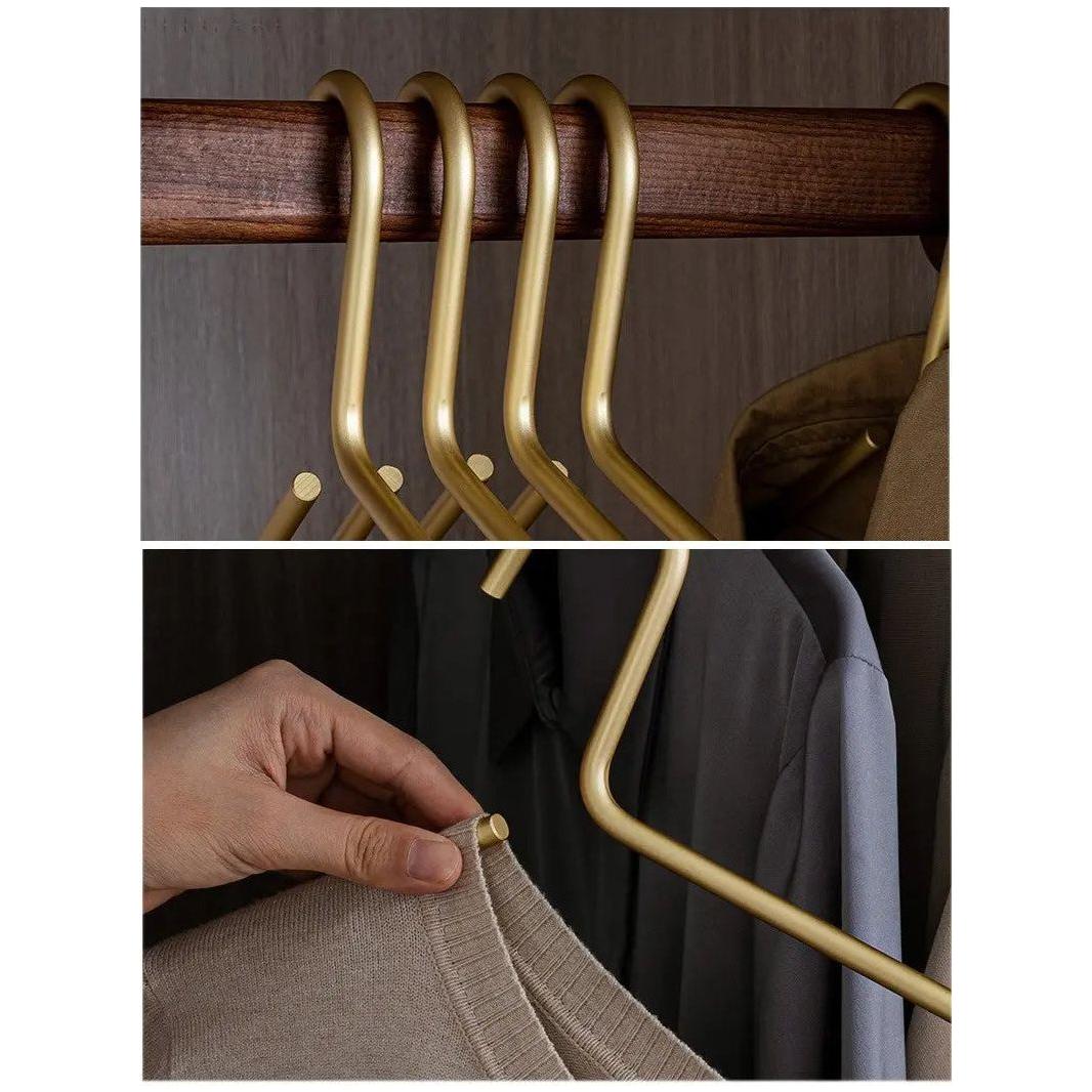 Juego de perchas de ropa de metal sólido con acabado mate y antideslizante