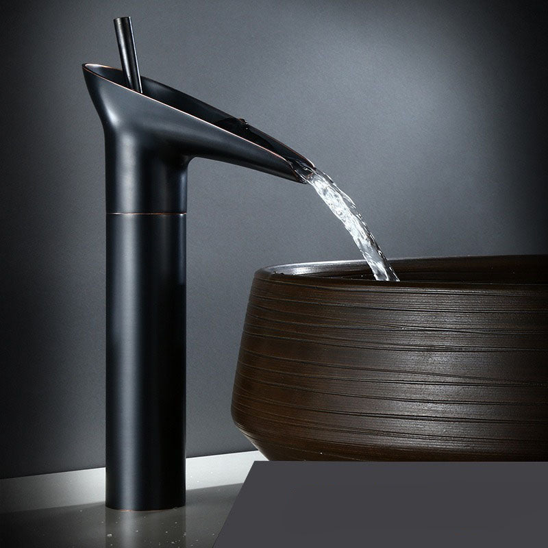 Grifo de baño vintage con salida de agua en cascada y un solo orificio