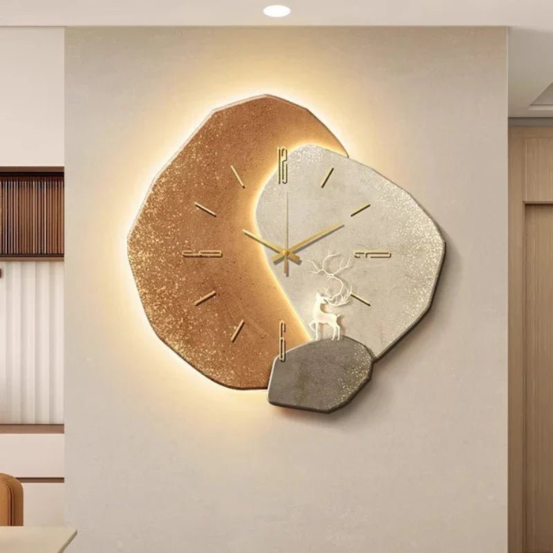 Reloj de pared minimalista escandinavo de metal y madera con mecanismo silencioso