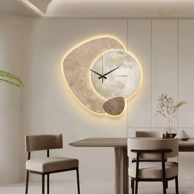 Reloj de pared minimalista escandinavo de metal y madera con mecanismo silencioso