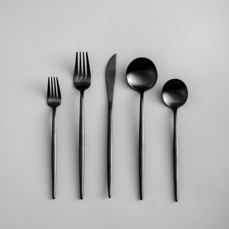 Set de cubiertos modernos y minimalistas de acero inoxidable