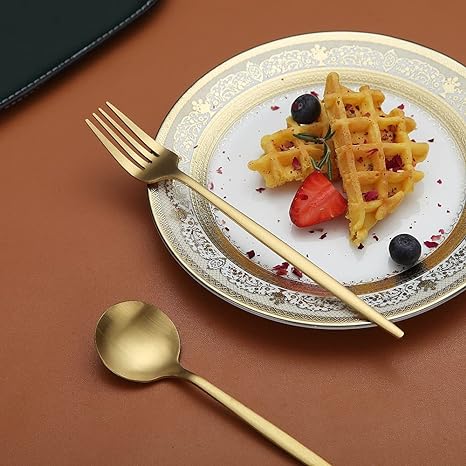 Set de cubiertos modernos y minimalistas de acero inoxidable