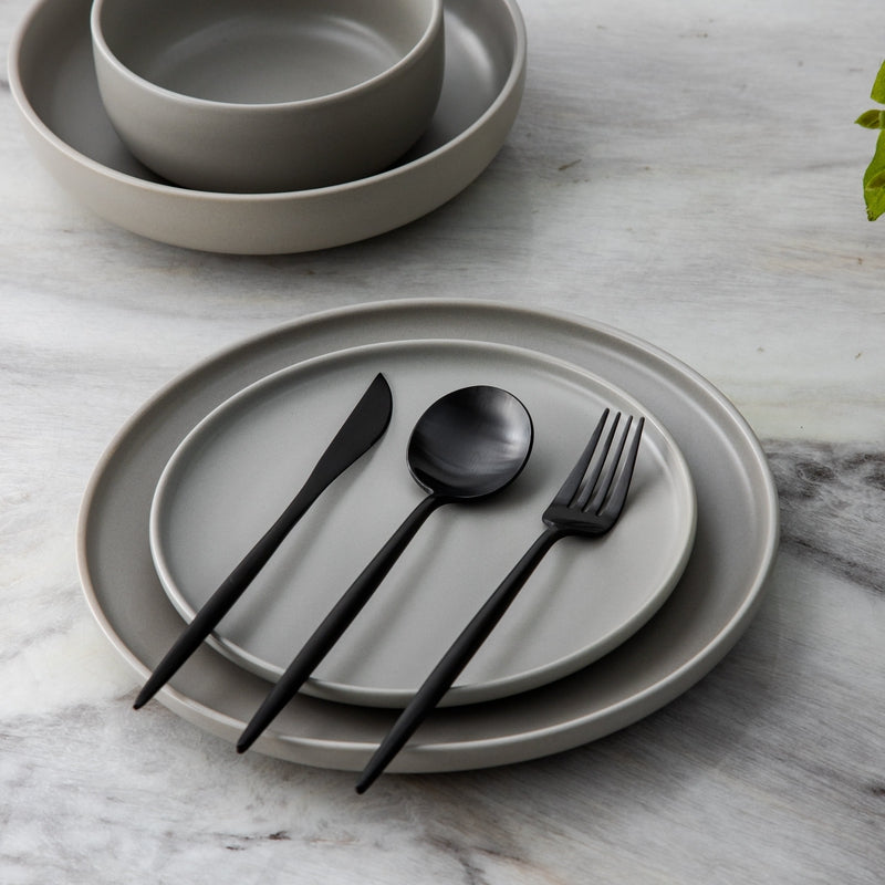 Set de cubiertos modernos y minimalistas de acero inoxidable