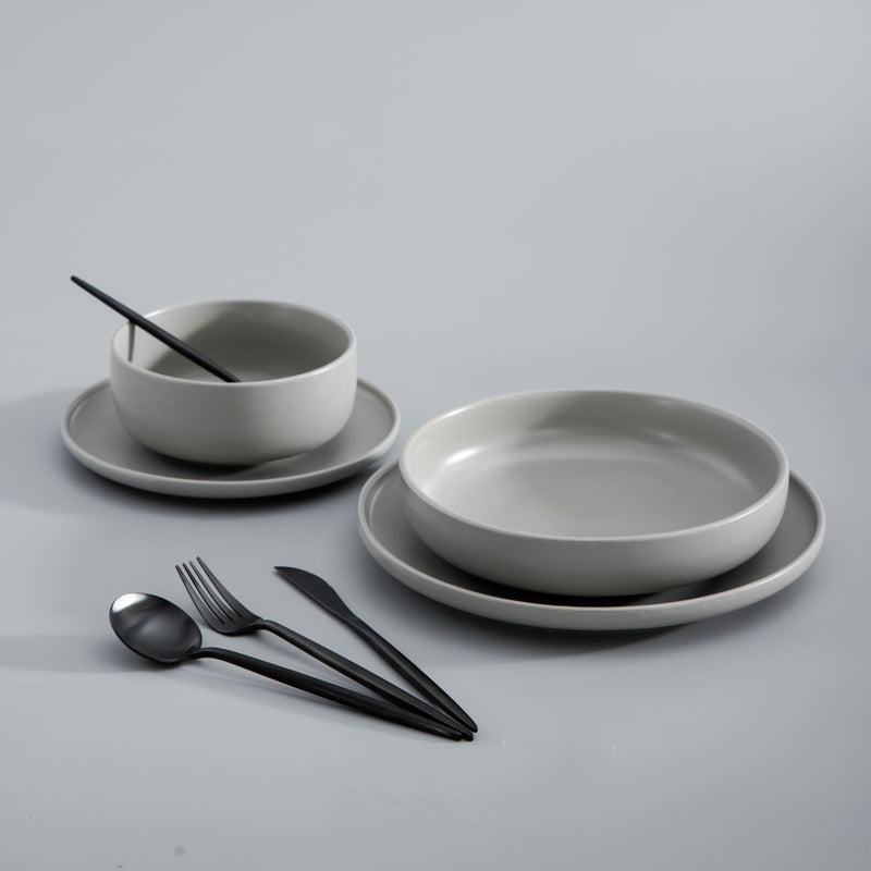Set de cubiertos modernos y minimalistas de acero inoxidable