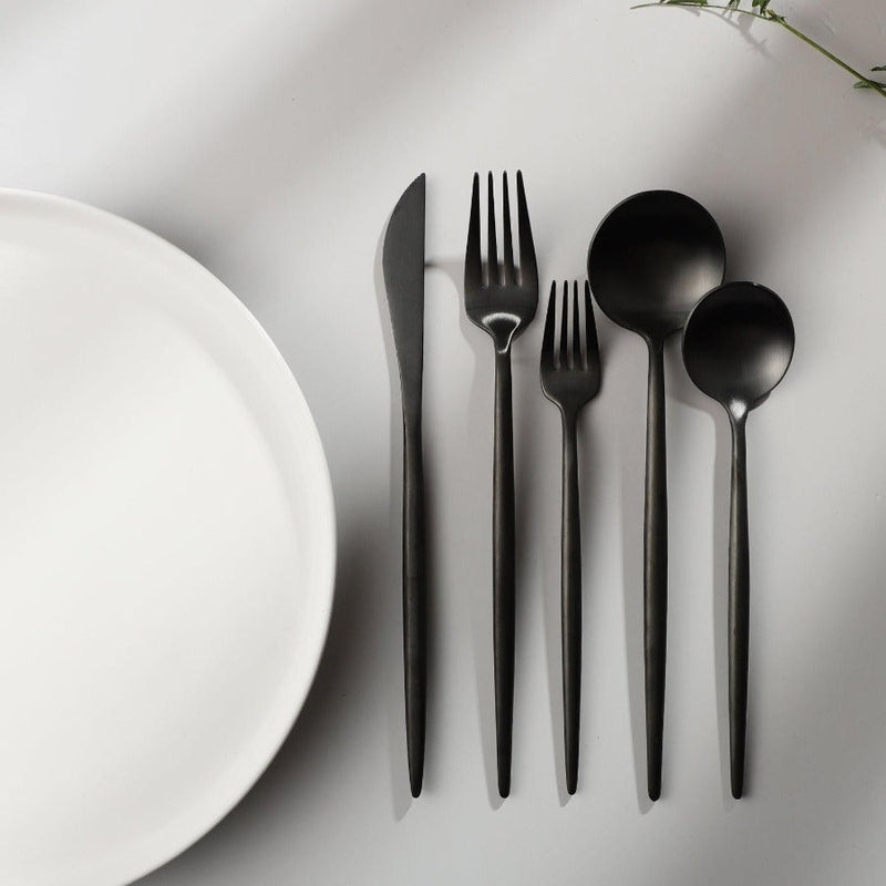 Set de cubiertos modernos y minimalistas de acero inoxidable