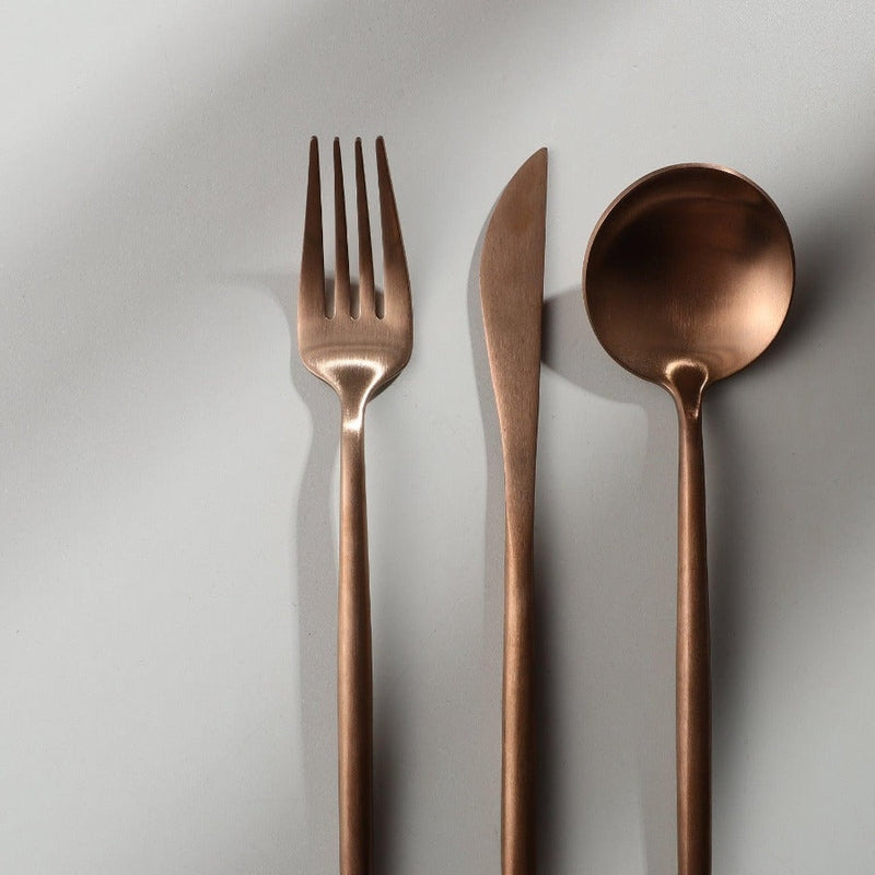 Set de cubiertos modernos y minimalistas de acero inoxidable