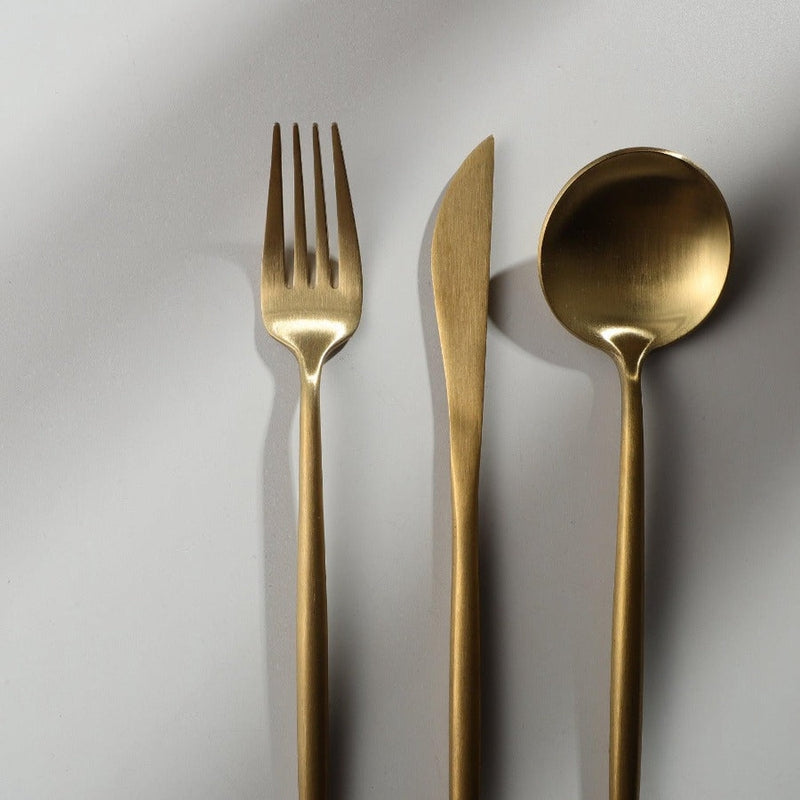 Set de cubiertos modernos y minimalistas de acero inoxidable