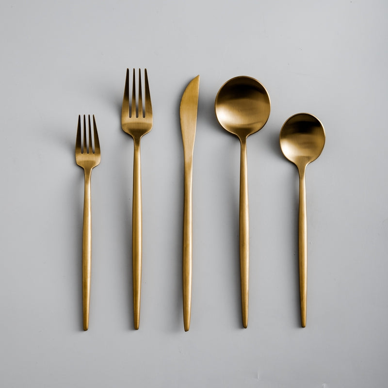 Set de cubiertos modernos y minimalistas de acero inoxidable