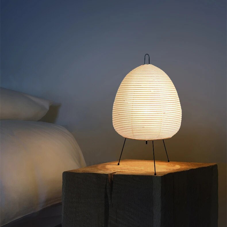 Lámpara de mesa minimalista zen japonesa con trípode de papel de arroz e iluminación ambiental