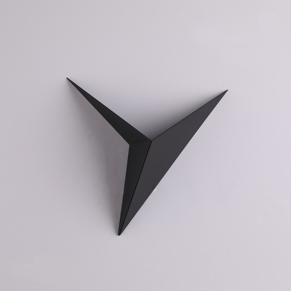 Lámpara de pared interior nórdica minimalista triangular de hierro para escaleras