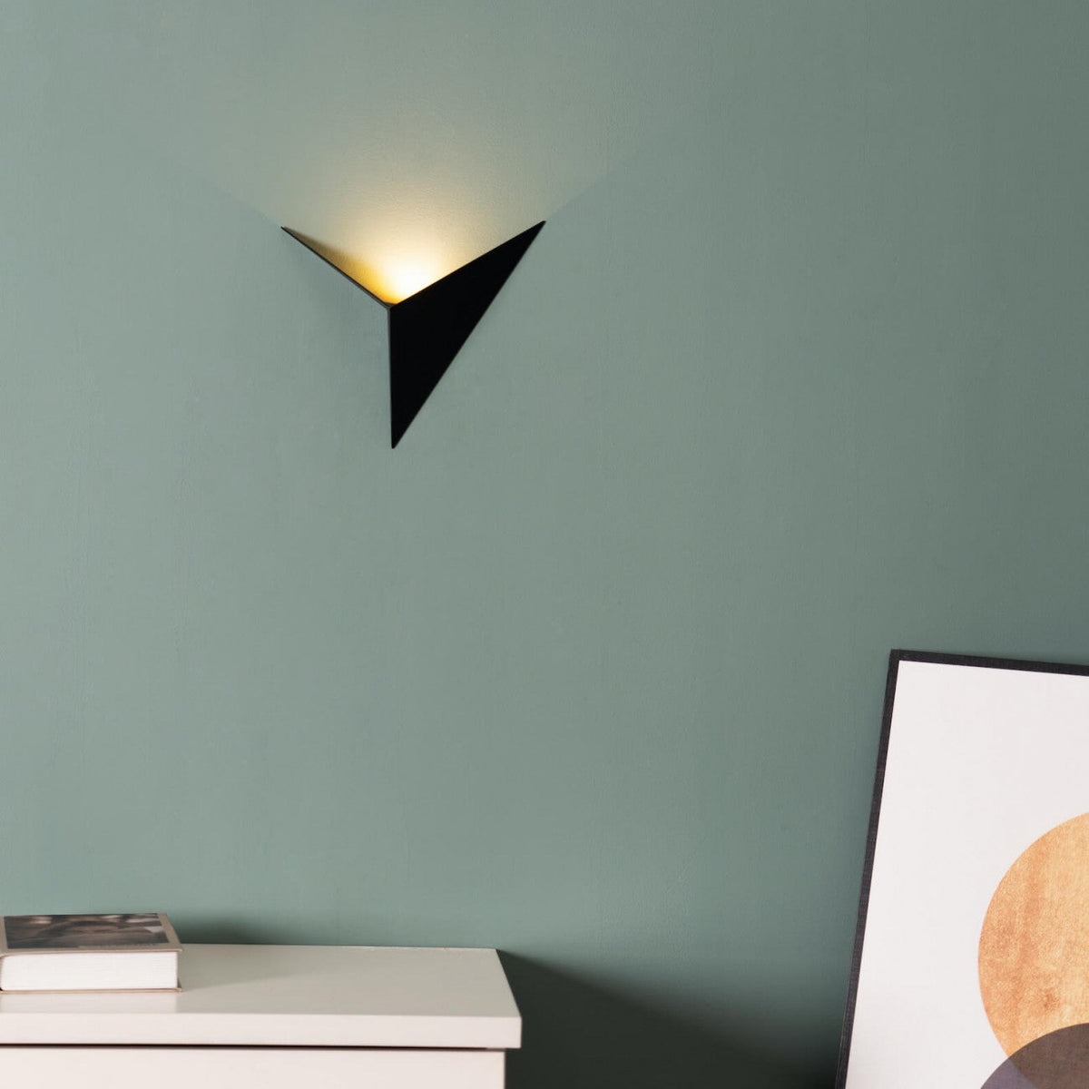 Lámpara de pared interior nórdica minimalista triangular de hierro para escaleras