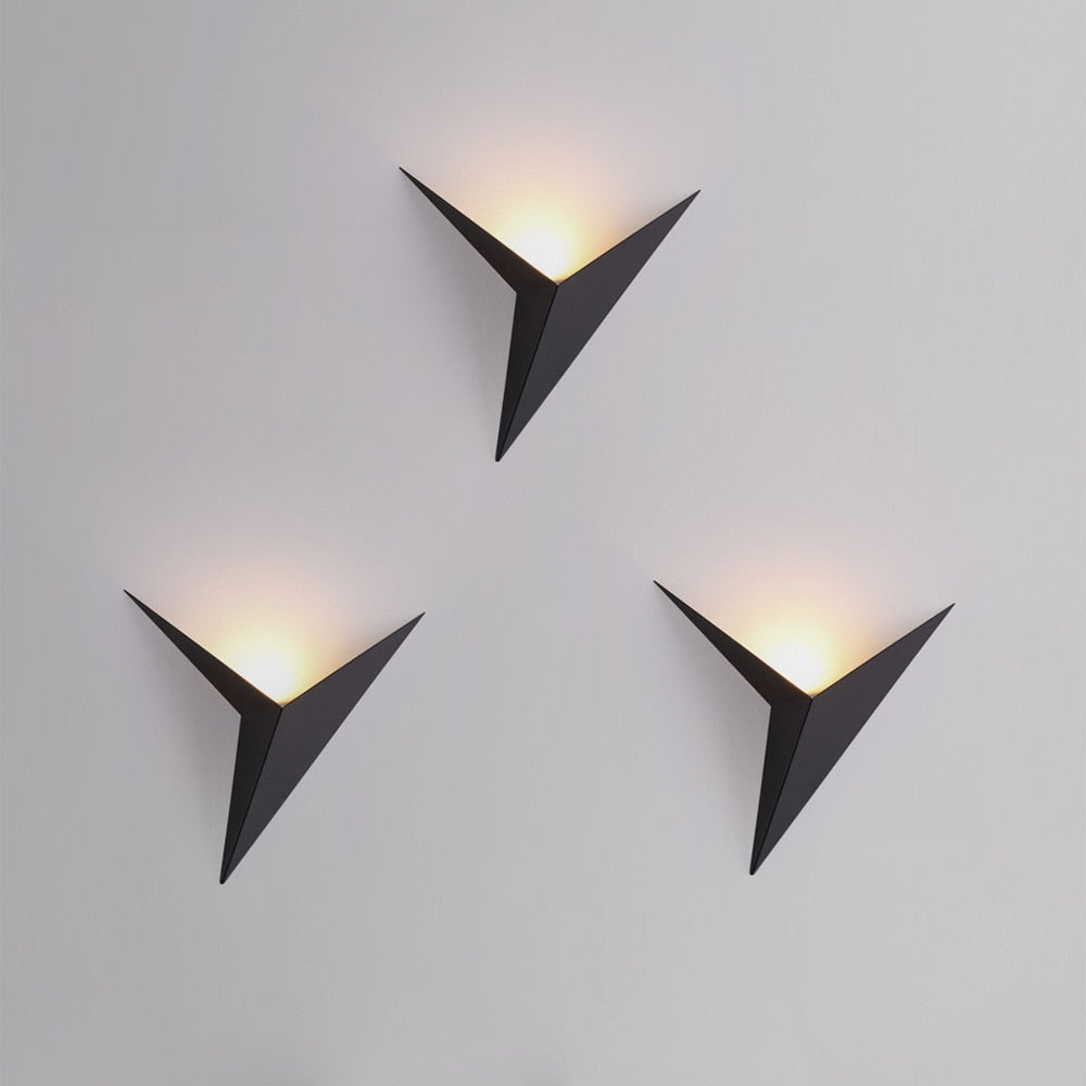 Lámpara de pared interior nórdica minimalista triangular de hierro para escaleras